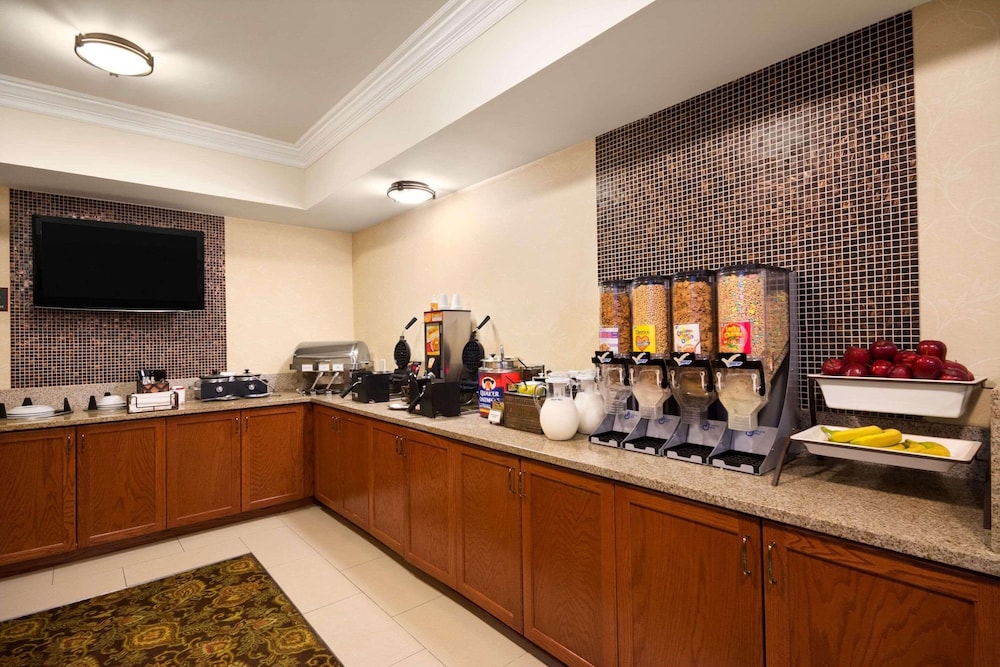 Baymont Inn & Suites by Wyndham Morrow Atlanta I 75 South - photo 12