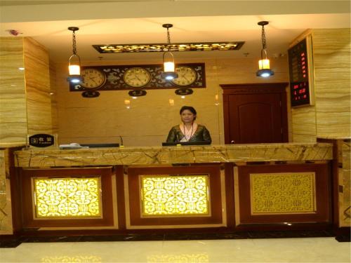 Golden Wheel Hotel — hotel in Labuleng