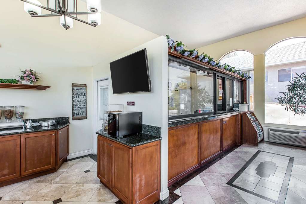 Rodeway Inn & Suites Canyon Lake Menifee West - photo 6