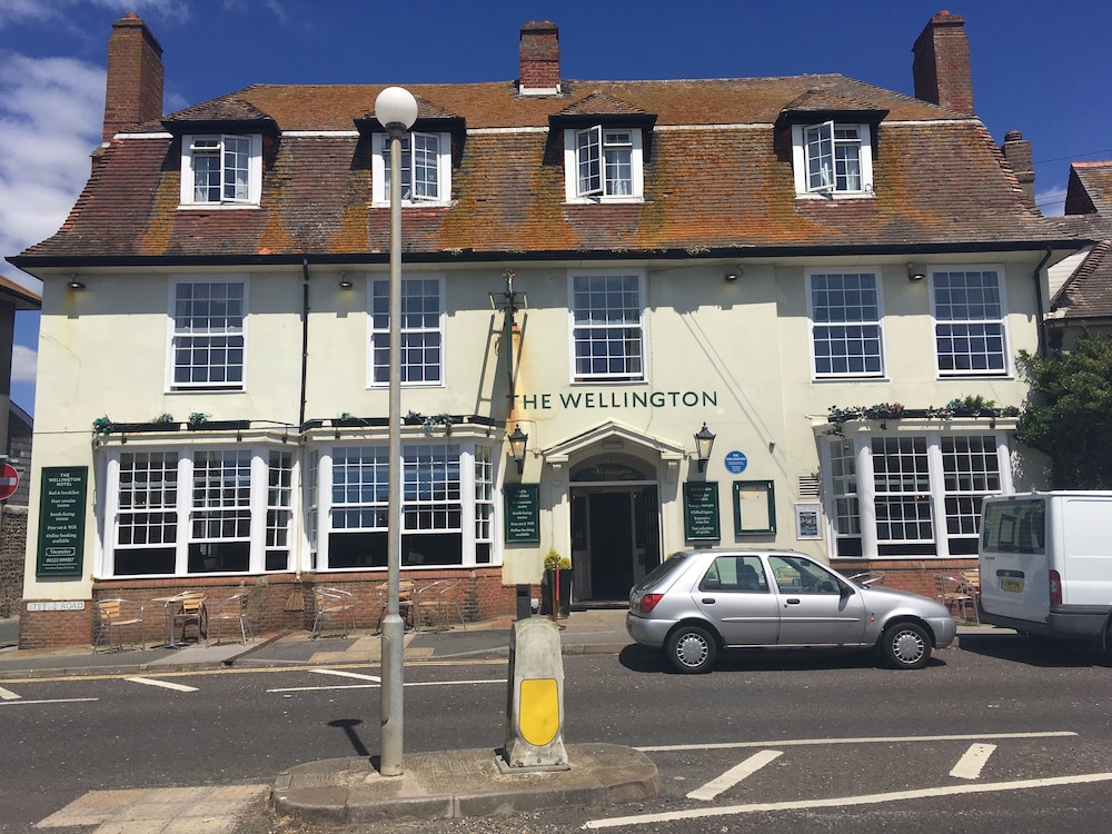 Wellington Hotel — hotel in Seaford