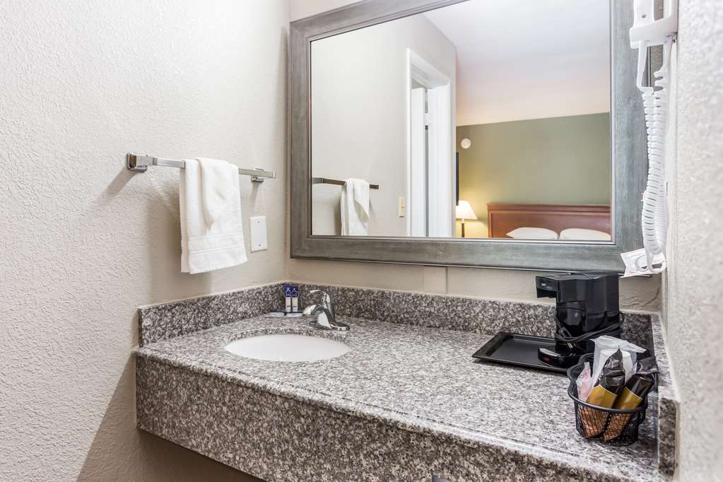 Americas Best Value Inn Lebanon MO - photo 32