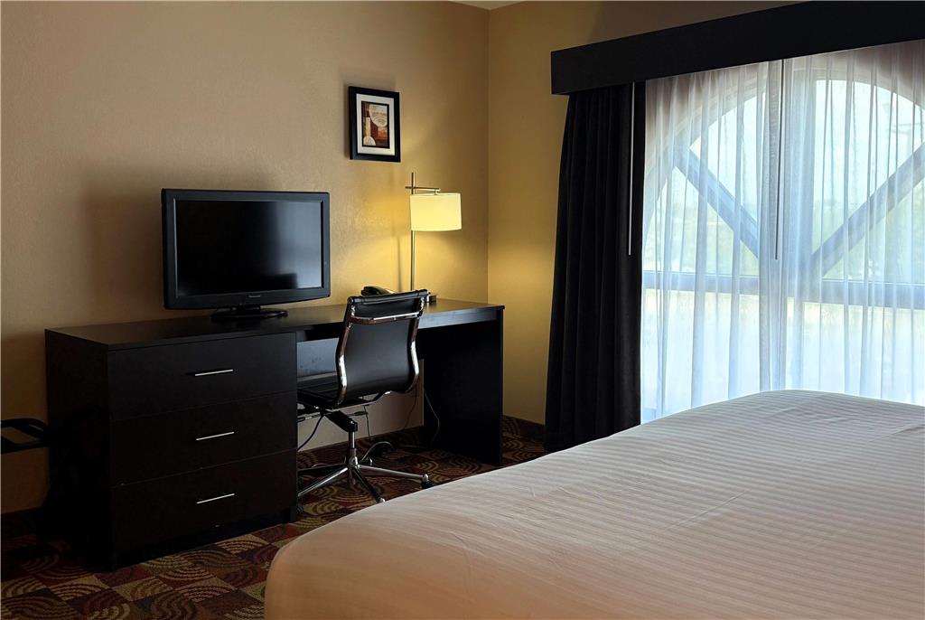 Baymont by Wyndham Plainfield Indianapolis Arpt Area - photo 17