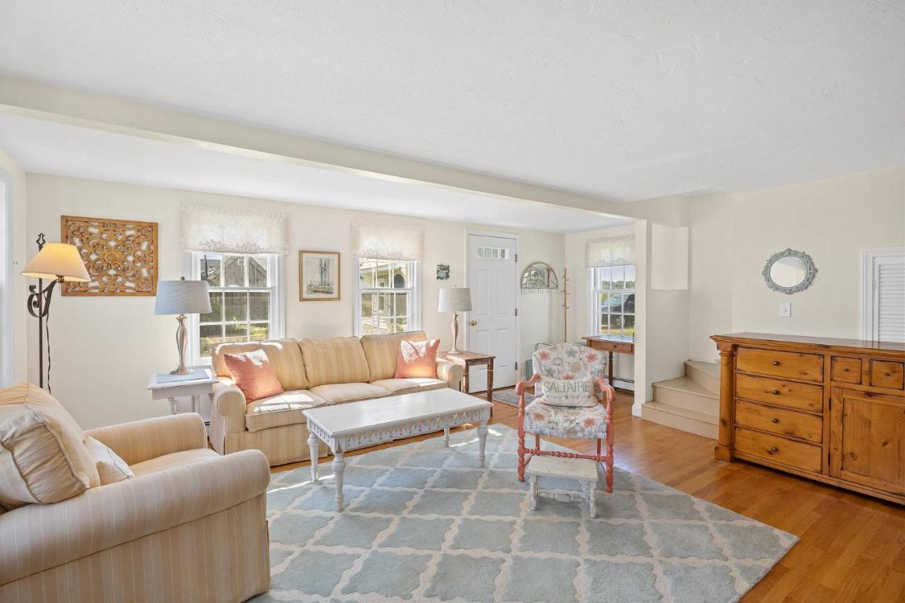 Sunset Sanctuary: Minot Beach Scituate — hotel in Scituate