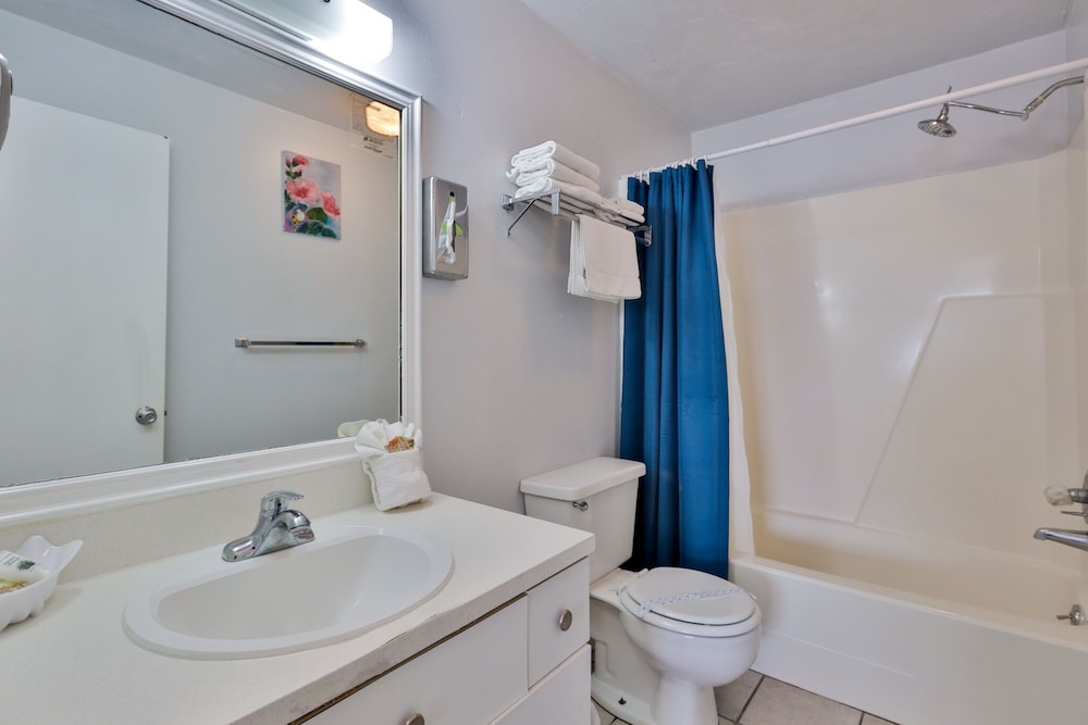 Coastal Waters Inn - photo 147