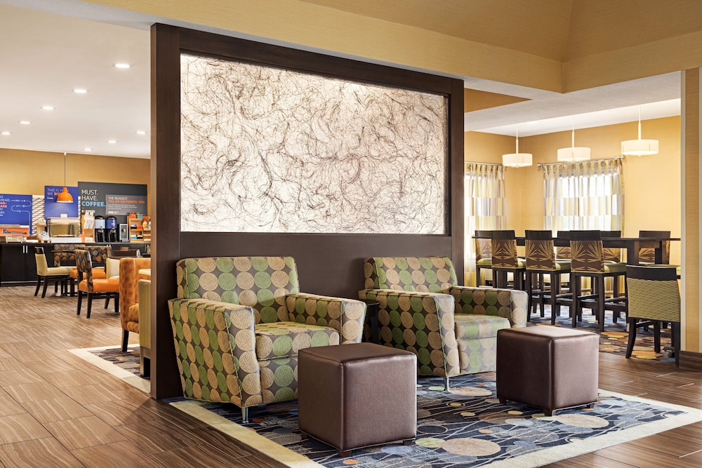 Holiday Inn Express Hotel & Suites Edmond by IHG - photo 2