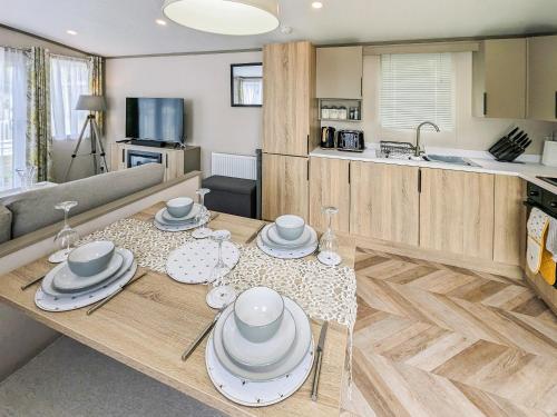 Stonewood Country Lodge — 4-Star Luxury Hotel in Kelsall, United Kingdom