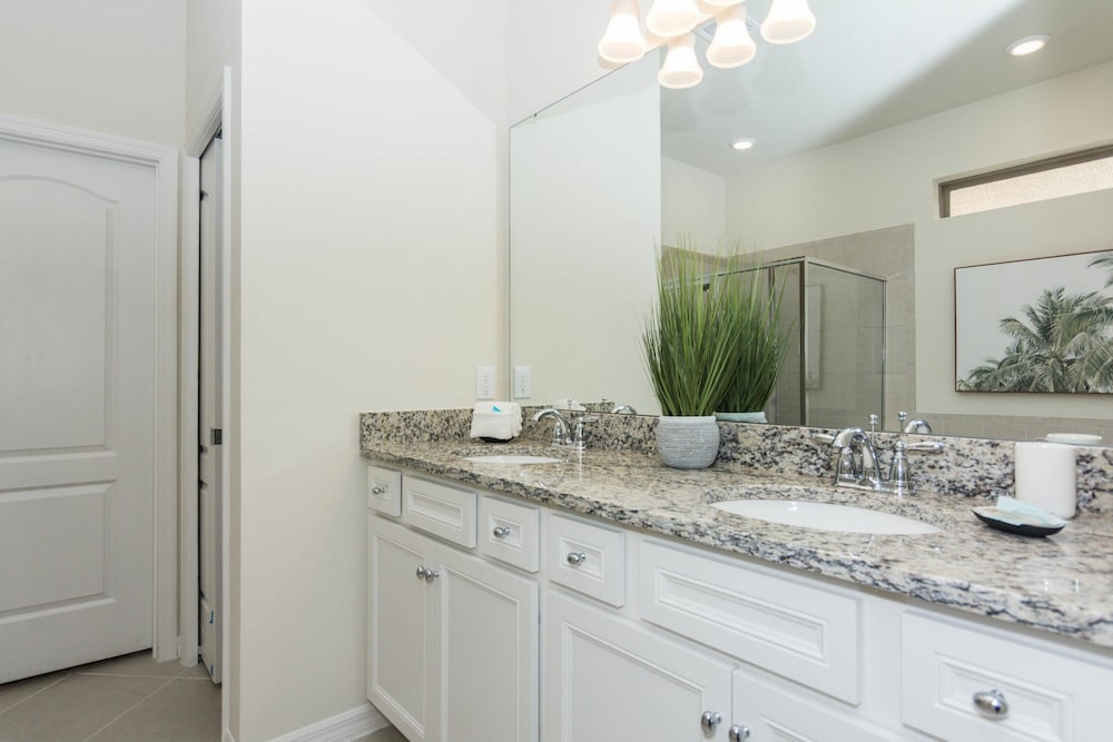 Fabulous Single Home w Pool at Solterra Resort - photo 23
