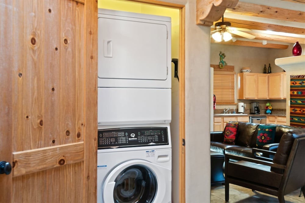 Kiva Stunning & Lovely With Kiva Fireplace Walk to the Plaza and the Railyard - photo 13