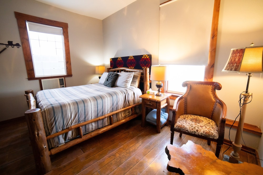 Oaak Tree Hotel - photo 128
