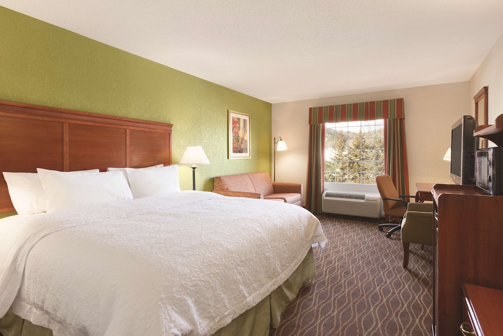 Hampton Inn & Suites Greenfield - photo 13