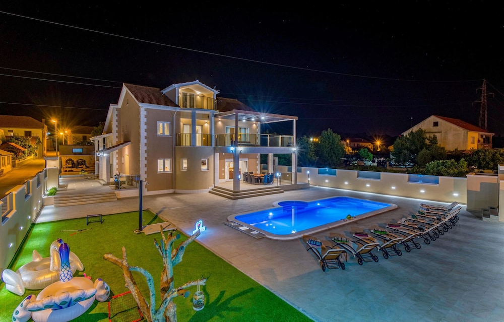 Nice Home In Dubrava Kod Sibenika — 5-Star Luxury Hotel in Dubrava, Croatia