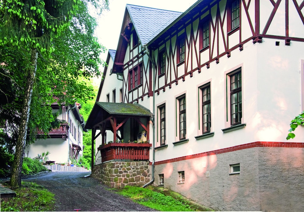 Zur Margarethenmuhle Landgasthof Und Waldhotel — Doebeln