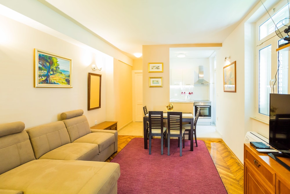Ivana's Central Suites