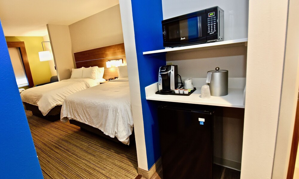 Holiday Inn Express & Suites Perryville by IHG - photo 17