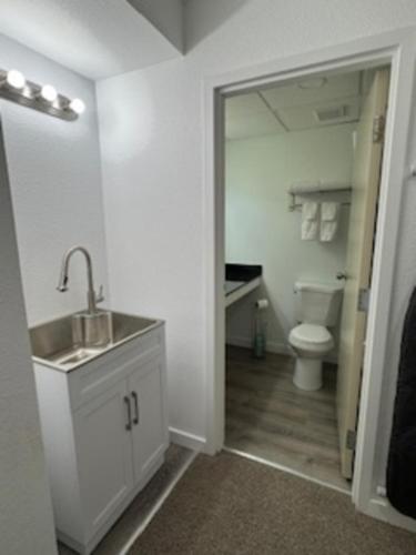 Eagles Nest Hotel - photo 6