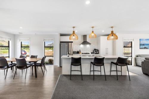 Mountain View 2 Bedroom House — 4-Star Luxury Hotel in Queenstown, New Zealand