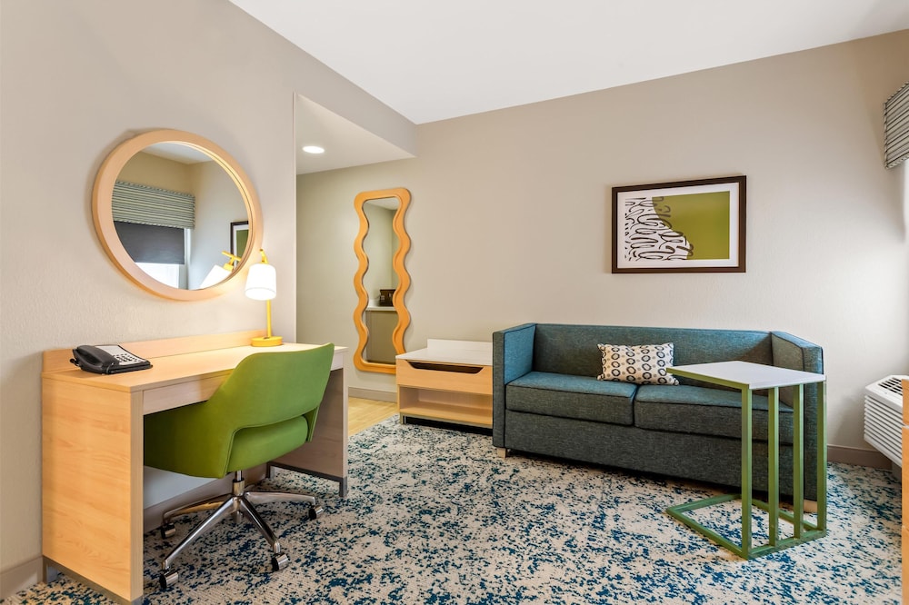 Hampton Inn & Suites St. Petersburg Downtown - photo 40