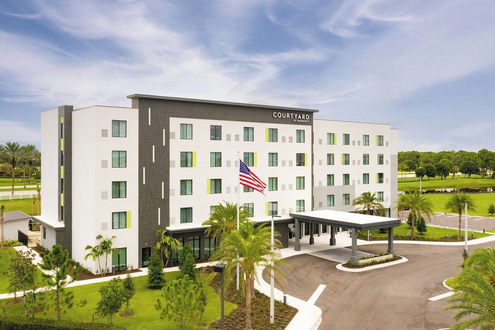 Courtyard by Marriott Port St. Lucie Tradition - carbon neutral hotel in Port Saint Lucie