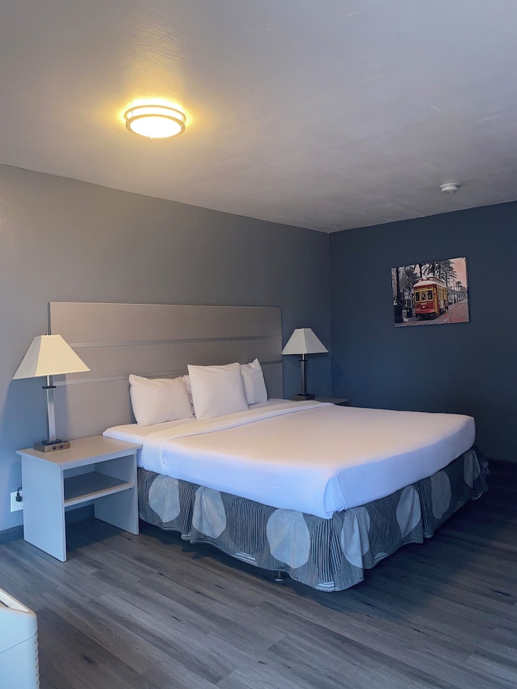 Hotel 10 Extended Stay - photo 6