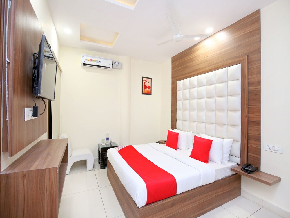 Oyo 15975 Hotel 365 — hotel near Shaheed Bhagat Singh International Airport