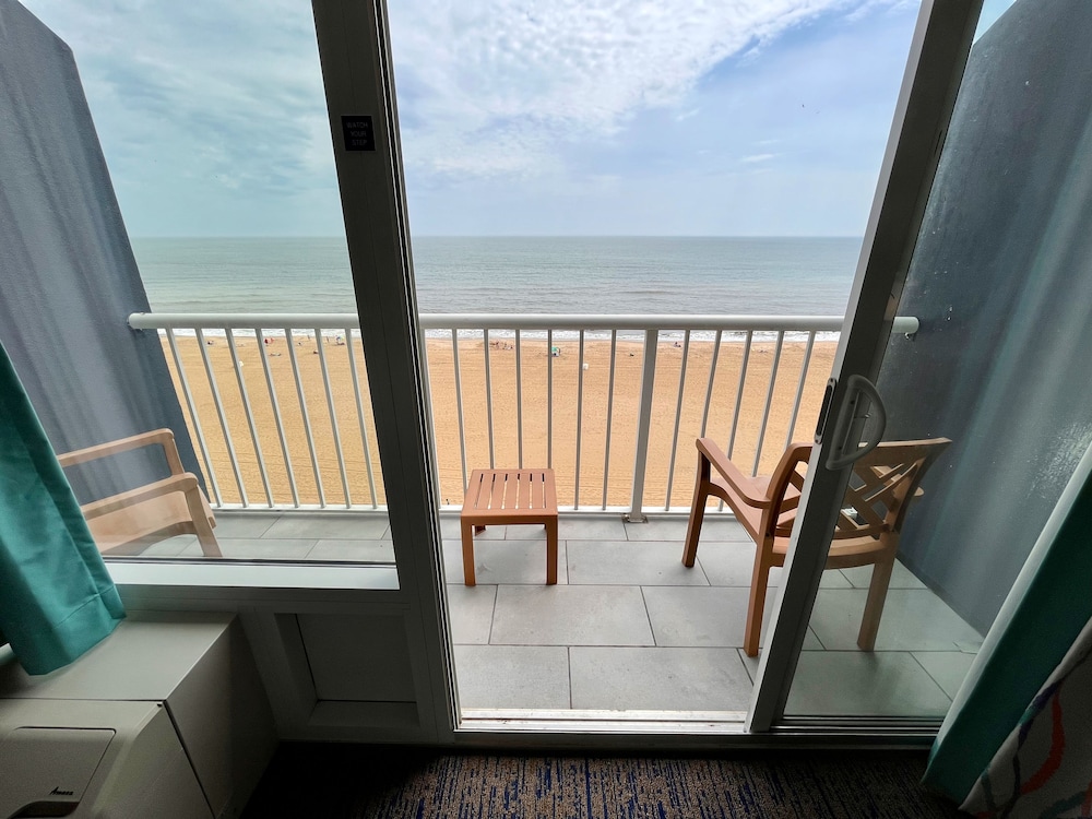 Hampton Inn Virginia Beach Oceanfront North - photo 23