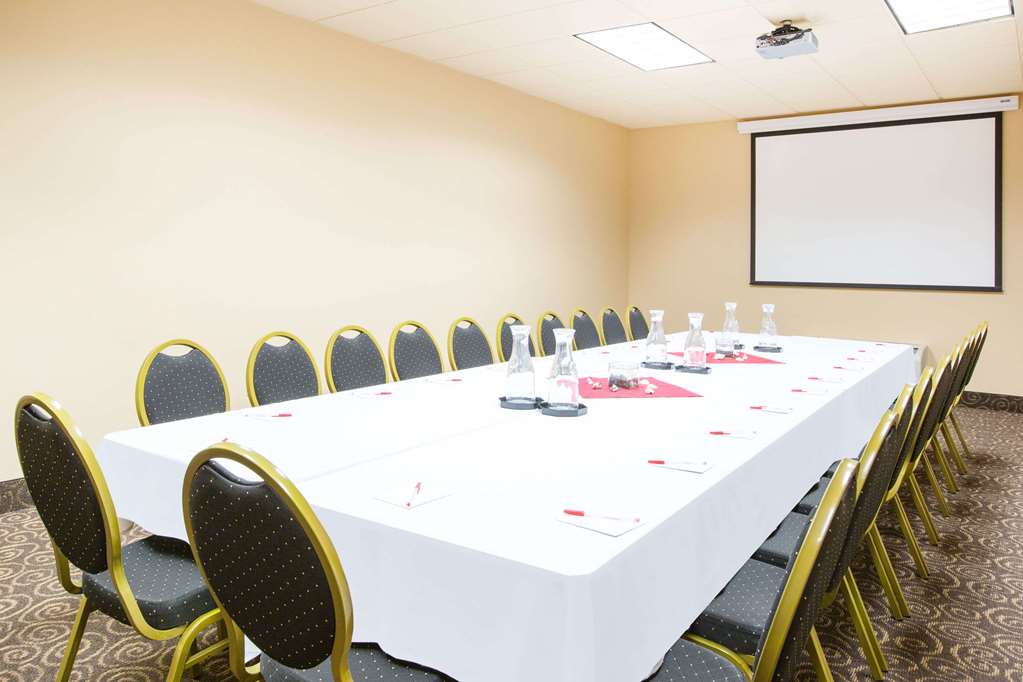 Ramada by Wyndham Des Moines Tropics Resort & Conference Ctr - photo 23
