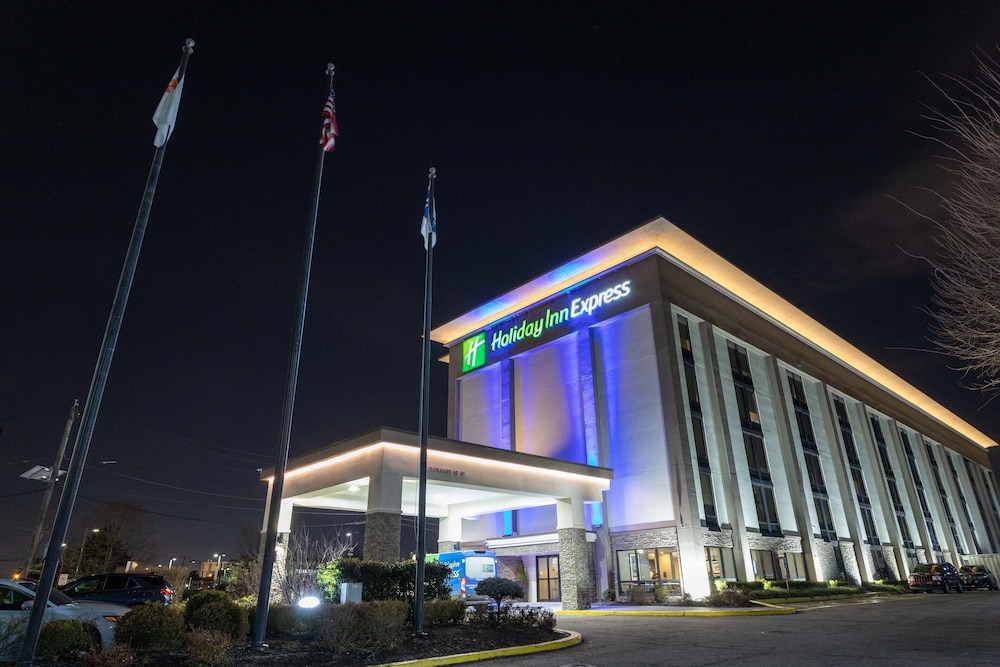 Holiday Inn Express Newark Airport Elizabeth by IHG - carbon neutral hotel in Elizabeth