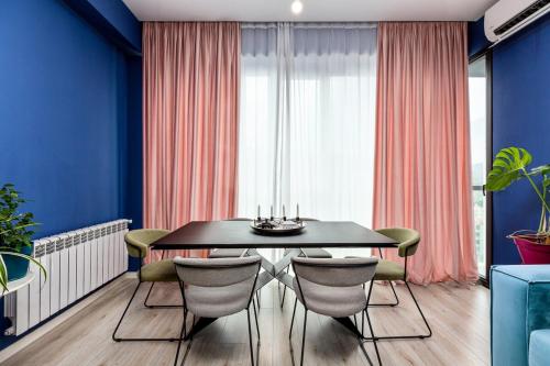 Art inspired Modern Flat near VAKE PARK with WIFI