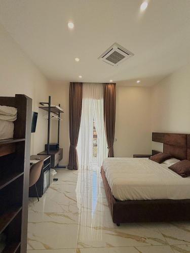 Auroom - carbon neutral hotel in Naples