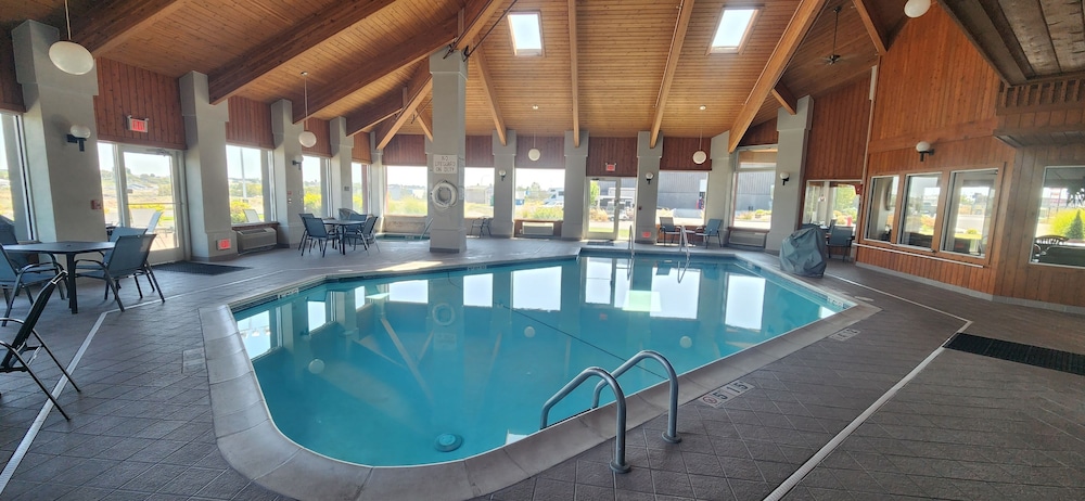 Ten Pin Inn & Suites - photo 34