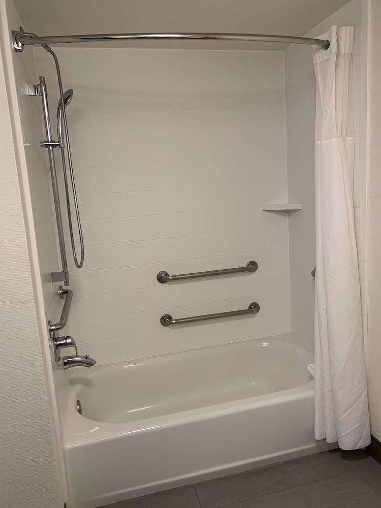 Hampton Inn & Suites Carson City - photo 32