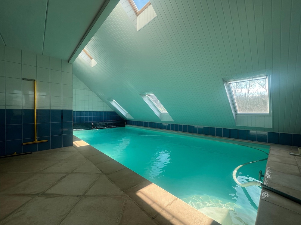 Relaxing Villa with Pool — 4-Star Luxury Hotel in Hamoir, Belgium