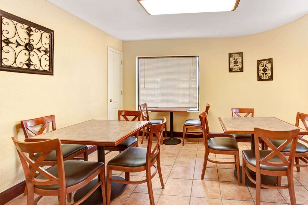 Days Inn by Wyndham Kissimmee West - photo 3