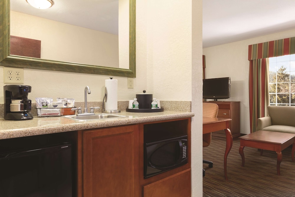 Hampton Inn & Suites Greenfield - photo 10