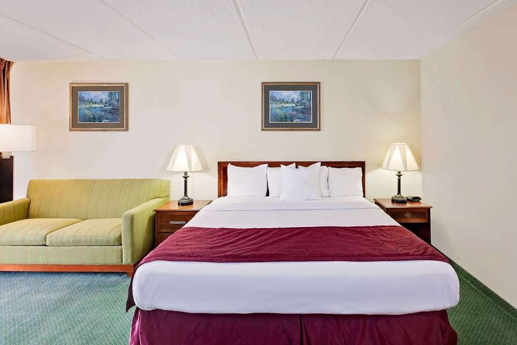 Days Inn by Wyndham Bay City - photo 13