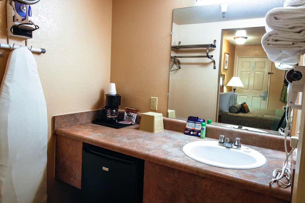 Heritage Inn La Mesa - photo 17