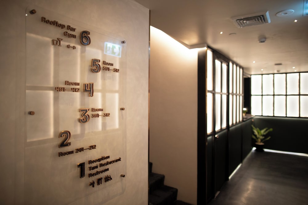 The Gravitique Hotel Khaosan
