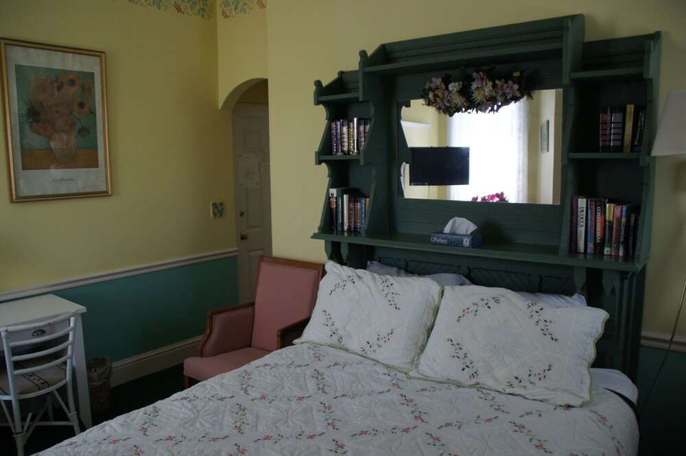 Admiral Weaver Inn - photo 6