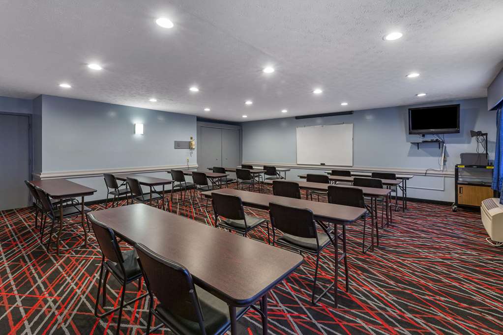 Quality Inn Austintown Youngstown West - photo 32