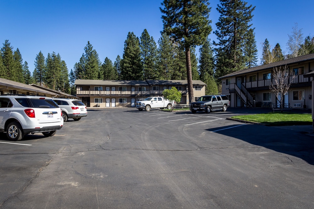 Charm Motel & Suites - photo 72