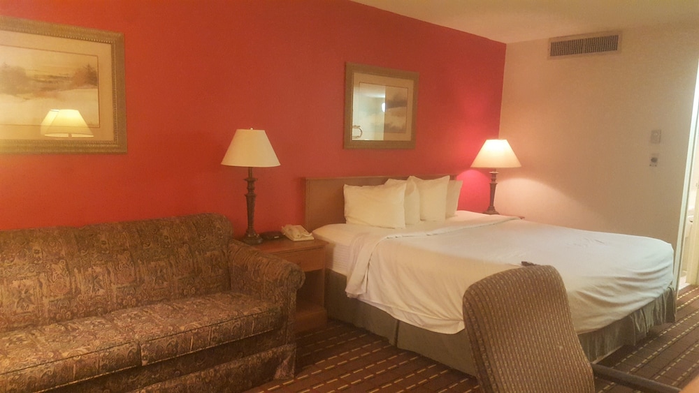 Salina Ambassador Hotel and Conference Center - photo 7