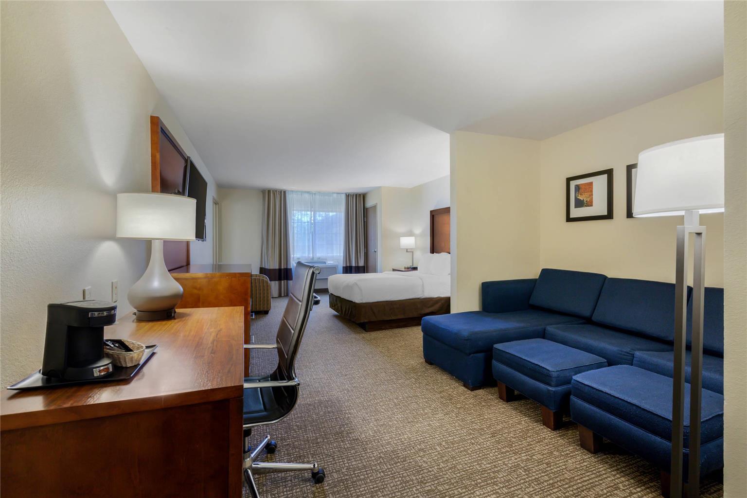Comfort Suites Johnson Creek Conference Center - photo 25