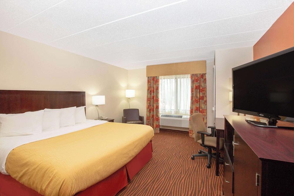 AmericInn by Wyndham Muscatine - photo 25