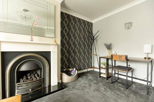 WOODFIELD ROAD Two bed in Harrogate with cosy living room fire.