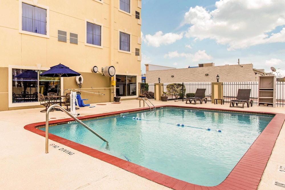 Comfort Inn & Suites IAH Bush Airport East - photo 18