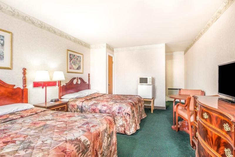 Knights Inn Lenox - photo 16
