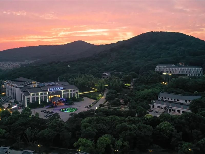Rezen Winterless Hotel Wuxi — 4-Star Luxury Hotel in Wuxi, People's Republic of China