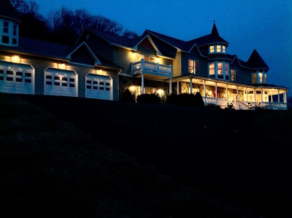 Skyline Vineyard Inn - photo 55