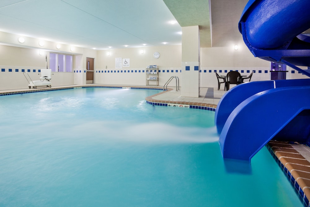 Holiday Inn Express Hotel & Suites Dickinson by IHG - photo 24