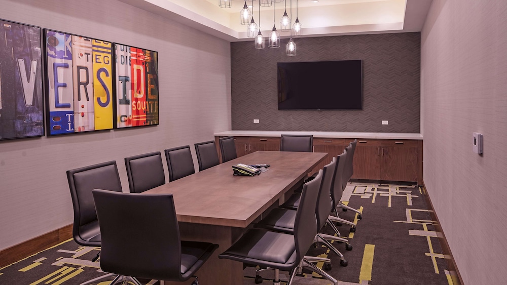 Hampton Inn Riverside Downtown - photo 24